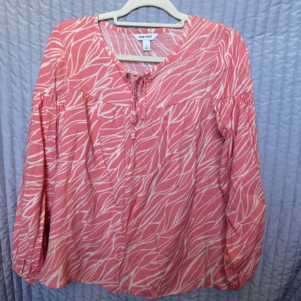 Nine West small peach and cream shirt